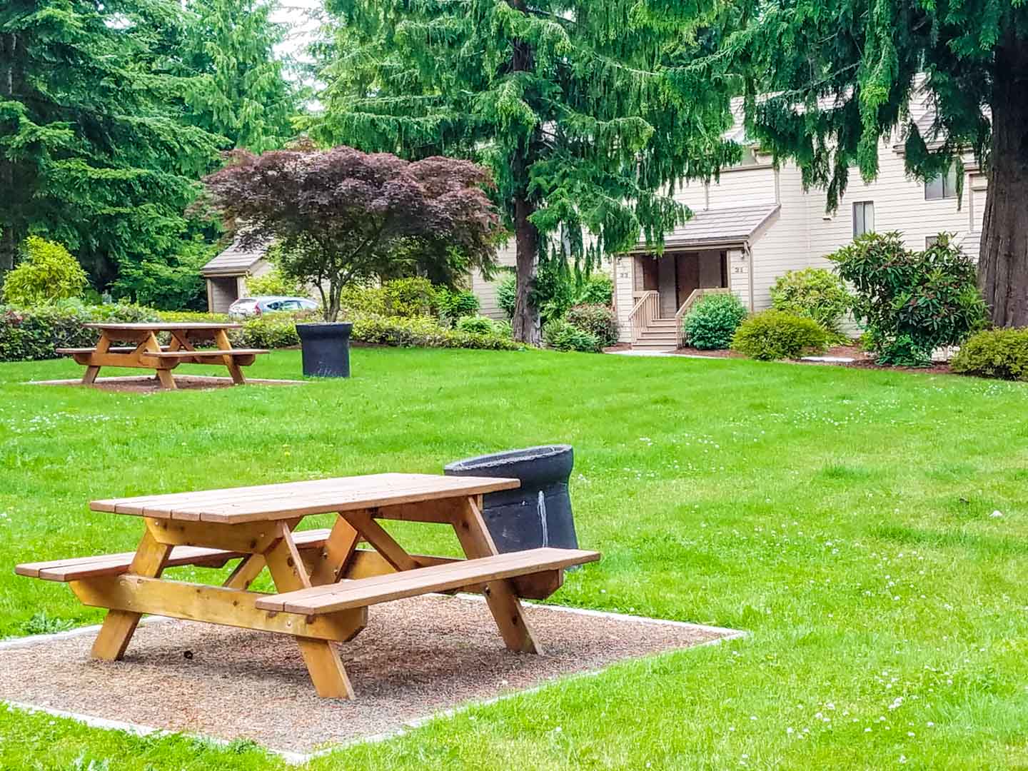 An outdoor picnic area at VRI's Kala Point Village in Port Townsend, Washington.